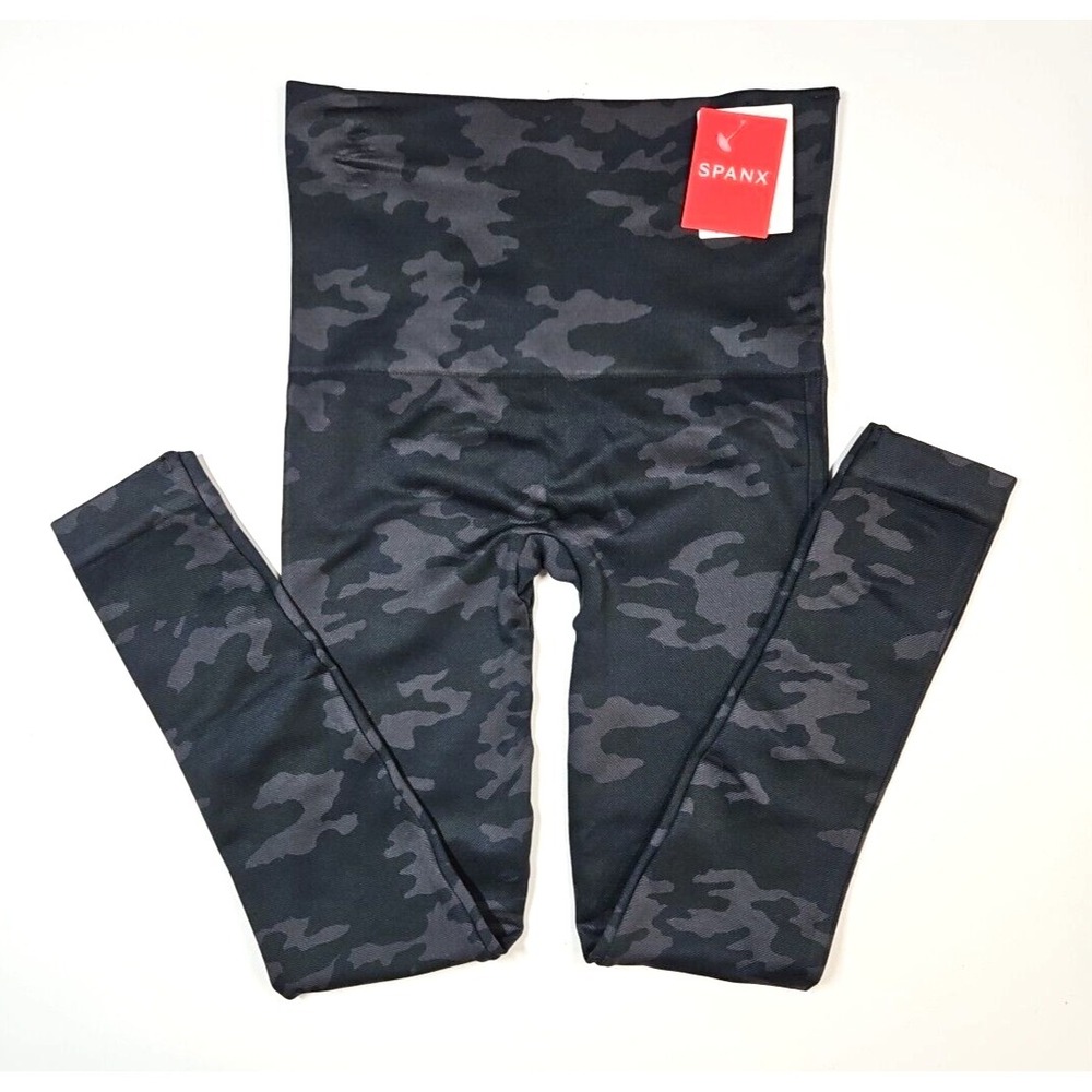 Spanx Look At Me Now High Waisted Seamless Black Camo Leggings Size Small - NWT